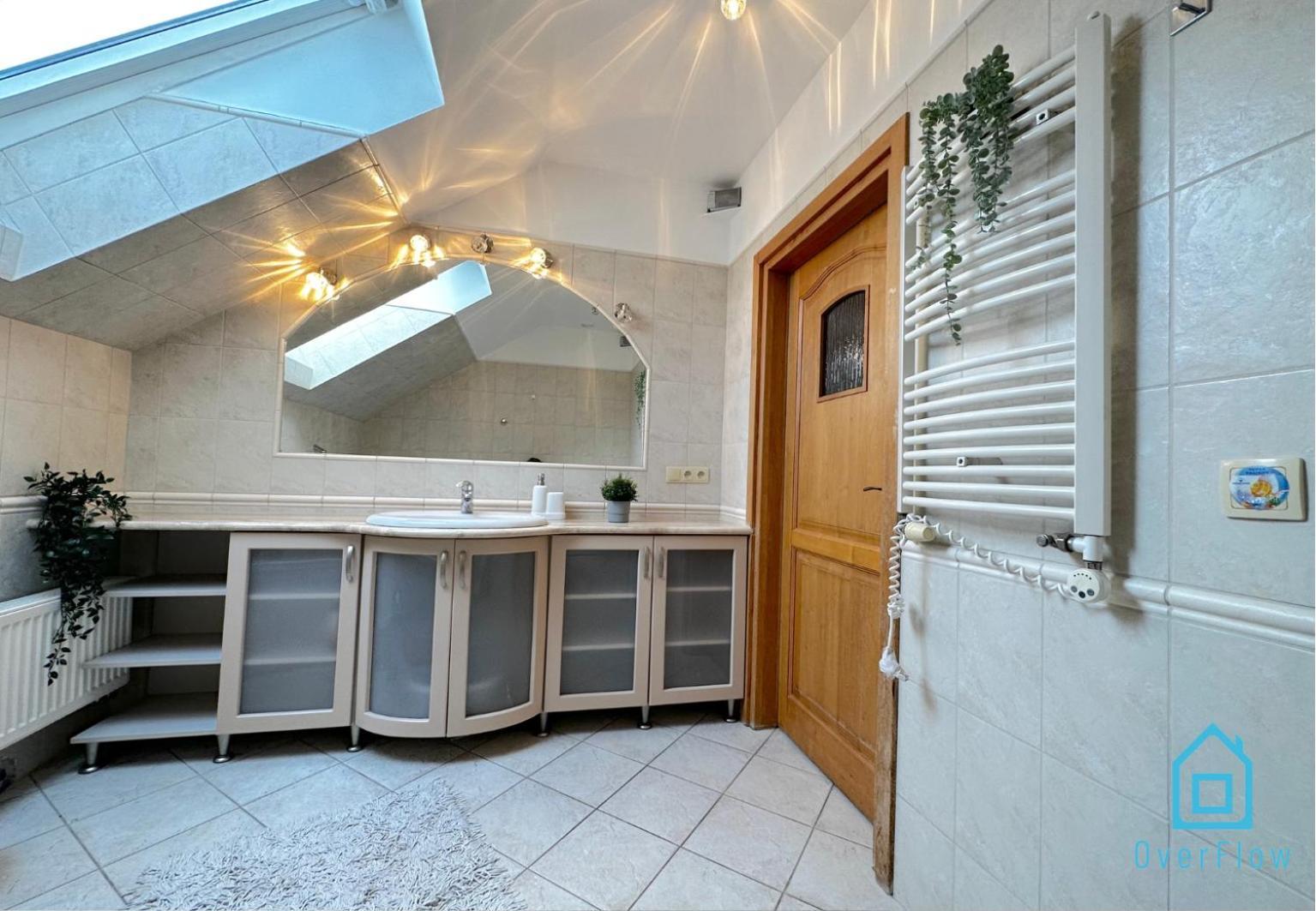 Movie - Charming Place, 15 Minutes To Old Town & 5 Minutes To Seaside