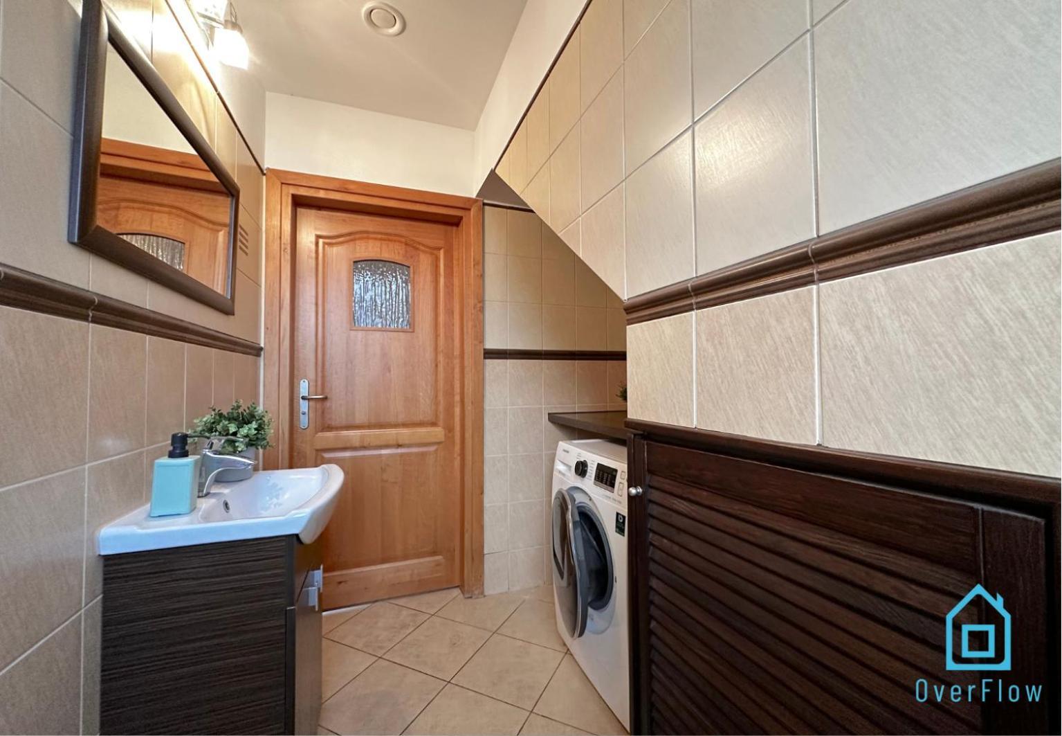 Movie - Charming Place, 15 Minutes To Old Town & 5 Minutes To Seaside